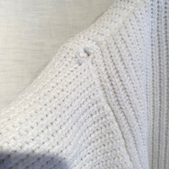Seek the Label White Chenille Sweater with Zip Sleeves Women's Small V NeckFLAWS - Picture 8 of 9